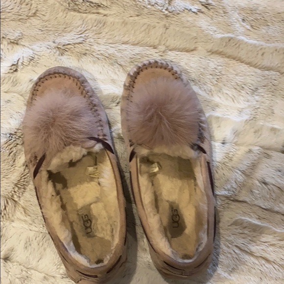 Ugg - Picture 1 of 3